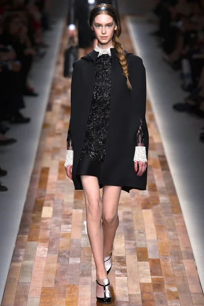 Look 19